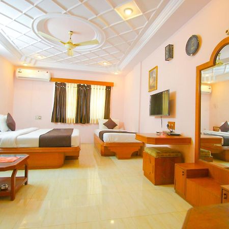 Hotel Upasana Раджкот Экстерьер фото