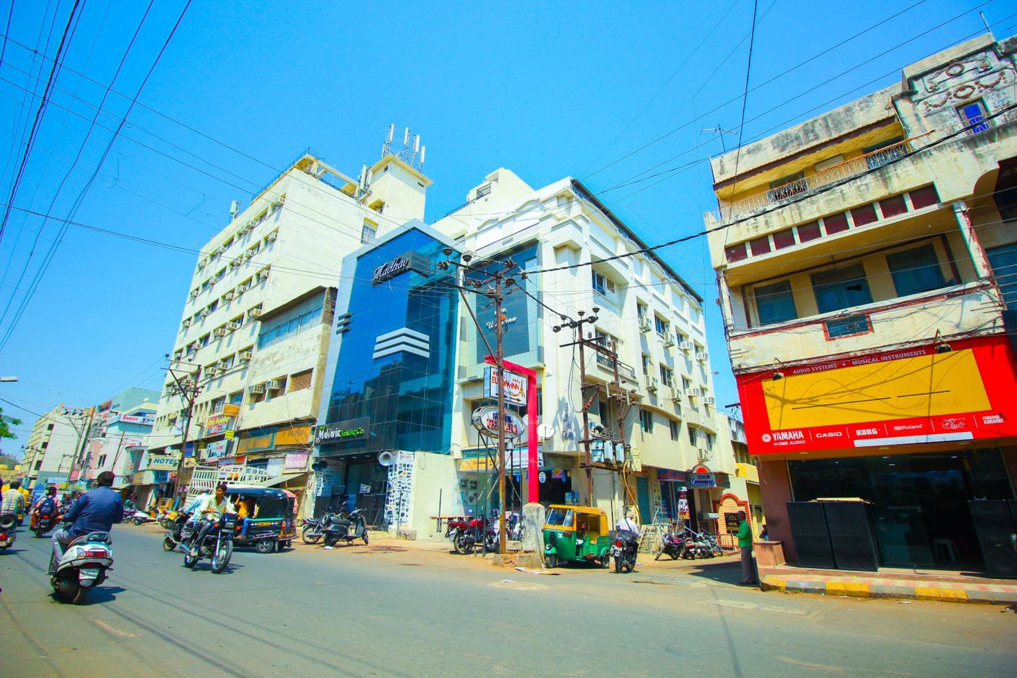 Hotel Upasana Раджкот Экстерьер фото