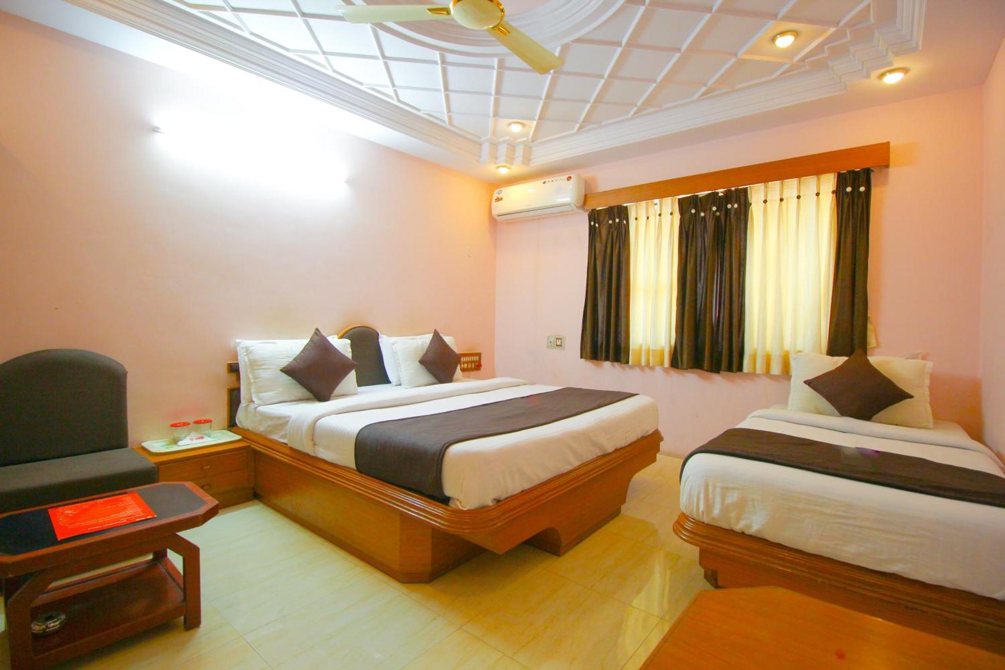 Hotel Upasana Раджкот Экстерьер фото